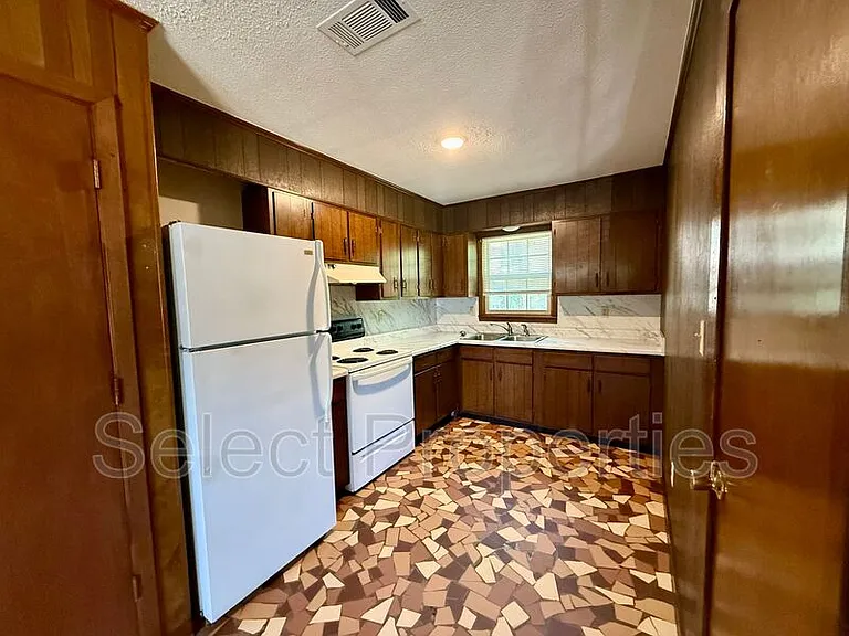 819 W Matthews Ave #4 — Photo 3