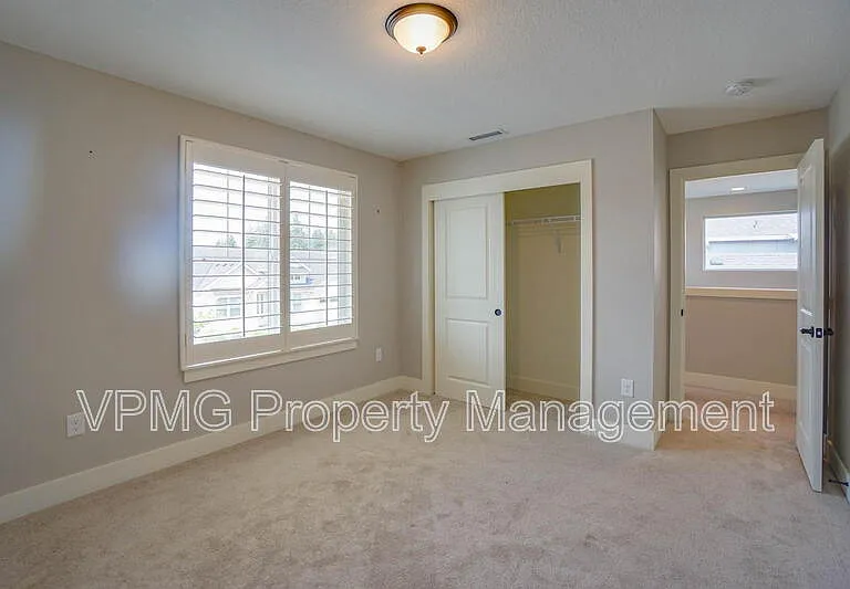 12501 NE 102nd Way — Photo 23