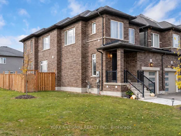 2 Lisa St, Wasaga Beach, ON L9Z 0K8