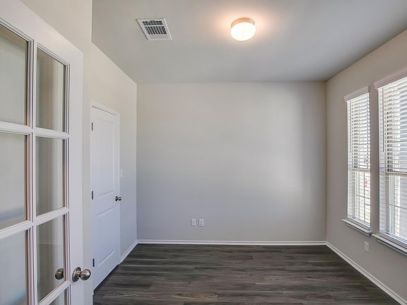 5th image of 129 Gold Finch Dr