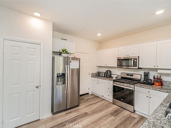 3rd image of 1617 Honeysuckle Pl