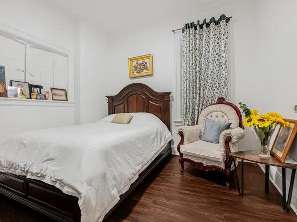 2884 Valentine Avenue image 6 of 26