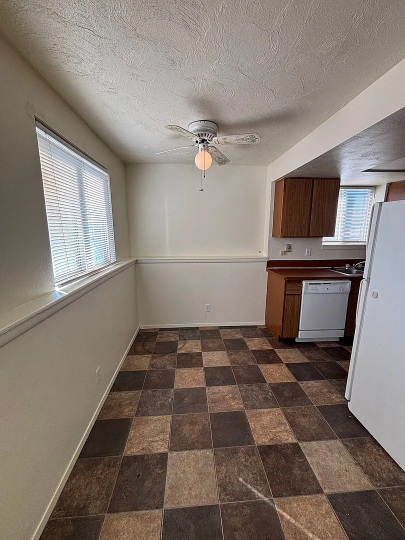 538 Chastain — Photo 3