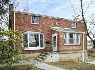 28 Saint Eleanoras Ln, Yonkers, NY 10707