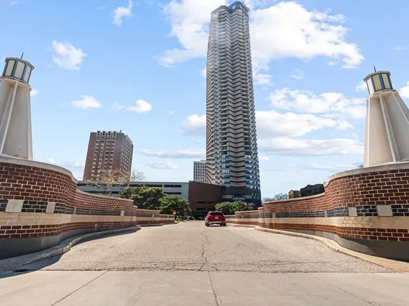 3660 N Lake Shore Dr APT 2203, Chicago, IL 60613