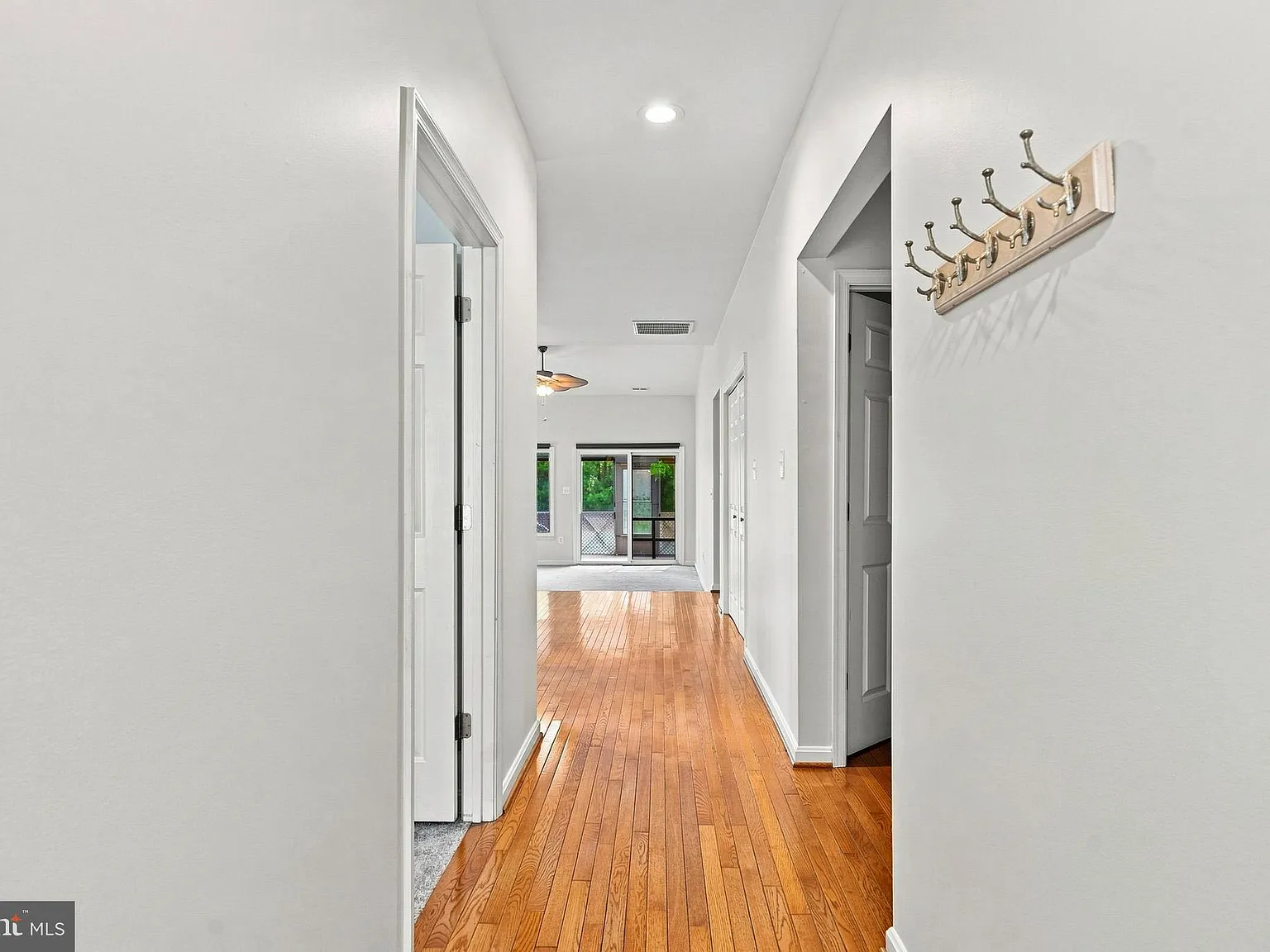 3 bed, 1600 sqft, $2,450 — Photo 3