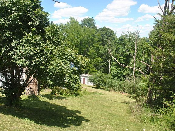 3rd image of 220 Fawnwood Dr