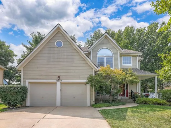 15220 Outlook St, Overland Park, KS 66223