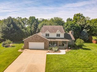 4816 Oak Ridge Dr, Roxana, IL 62084