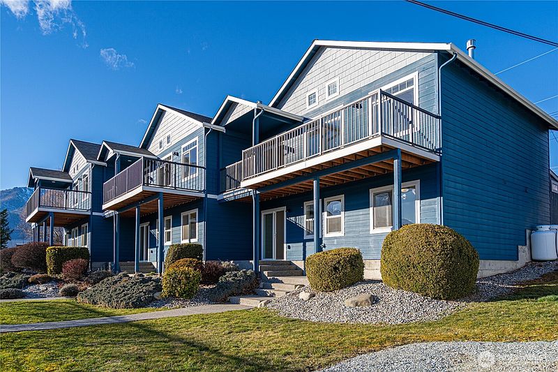 3rd image of 744 Wapato Way #C