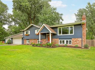 193 Ridgeview Dr, Wayzata, MN 55391