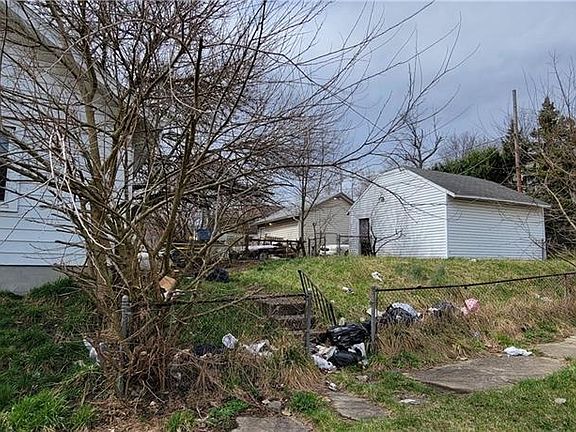 3rd image of 2001 W Riverview Ave