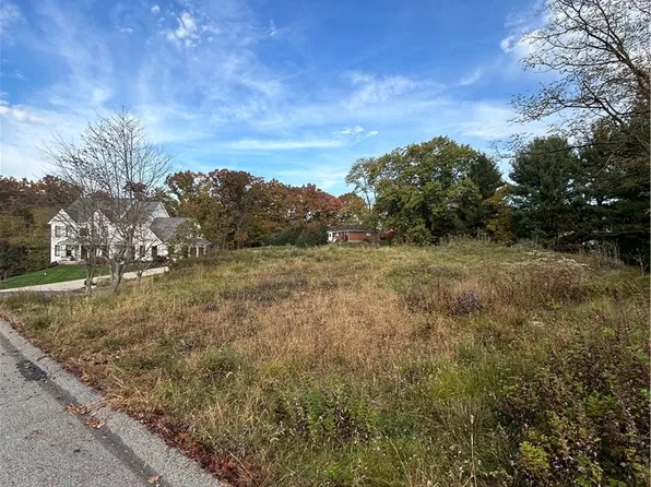 2000 Tara Villa Pl, Pittsburgh, PA 15238