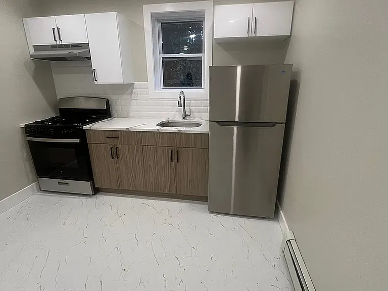 9-11 Stecher St #6R — Photo 1