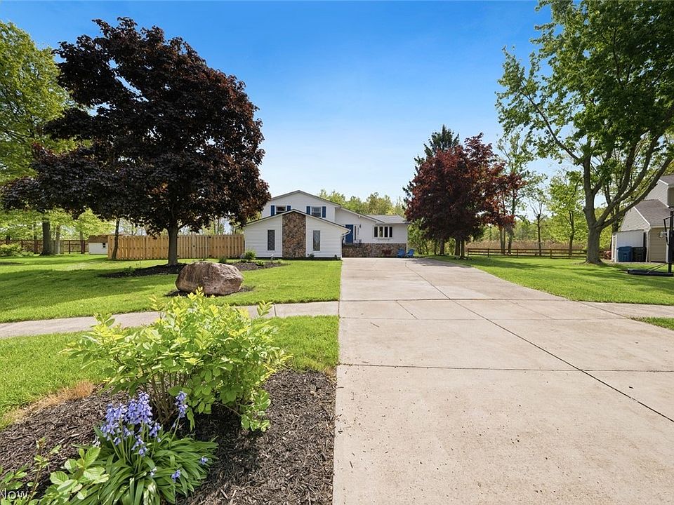 1st image of 5565 Pin Oak Cir