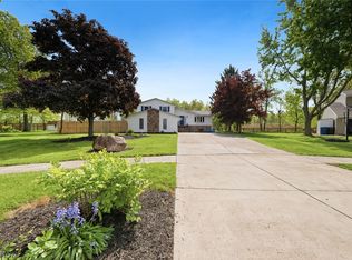 5565 Pin Oak Cir, Sheffield Village, OH 44054