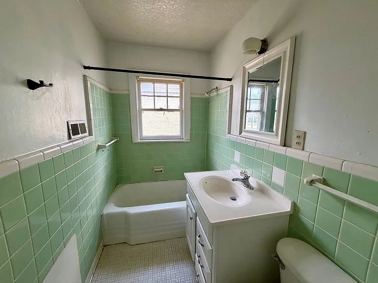 1 E Pulaski St — Photo 14