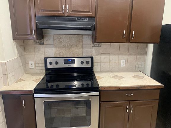 4th image of 12 D St NW #3