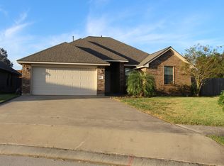 5 Wisteria Ct, Angleton, TX 77515