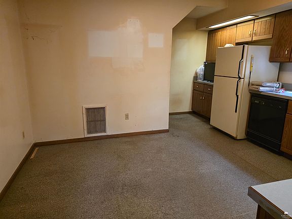 3rd image of 103 S East St #S