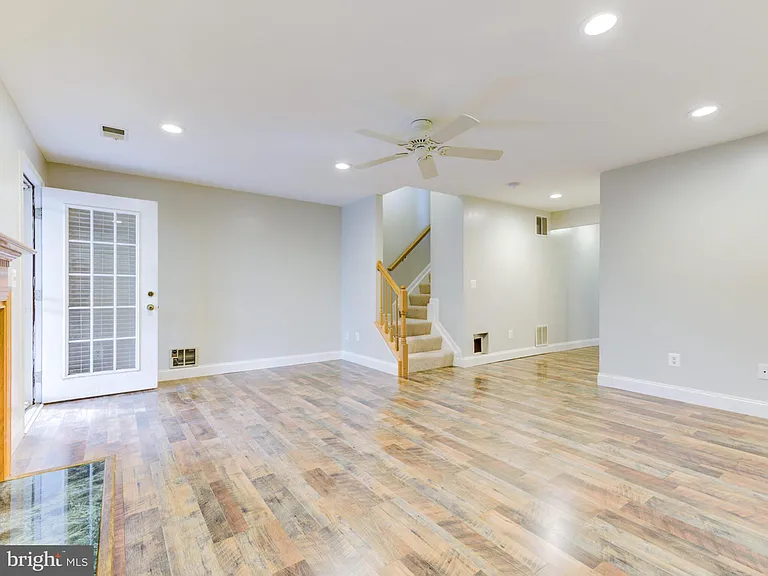 20362 Hartwell St — Photo 33