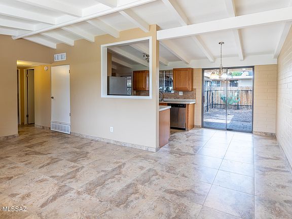 2nd image of 5901 N Oracle Rd APT 12