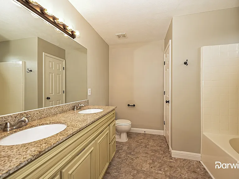 1060 Windtree Trce — Photo 13