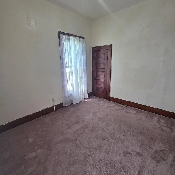 1027 S Bell St — Photo 14