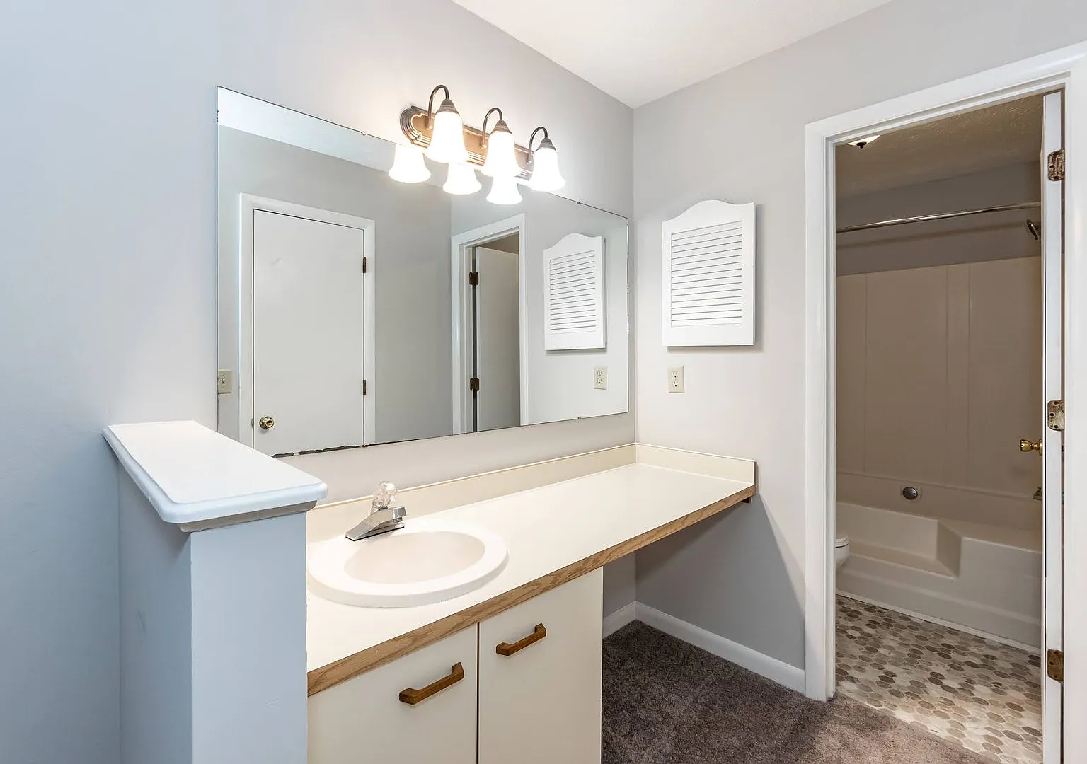 2 bed, 1069 sqft, $995 — Photo 4