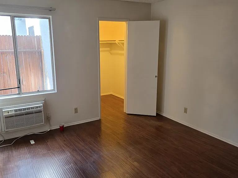 530 W Knoll Dr #B — Photo 5