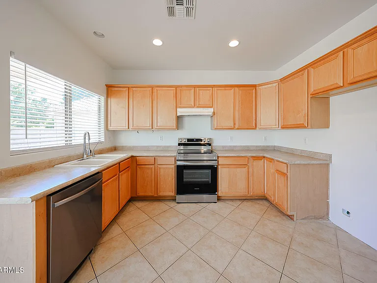 14584 W Watson Ln — Photo 13