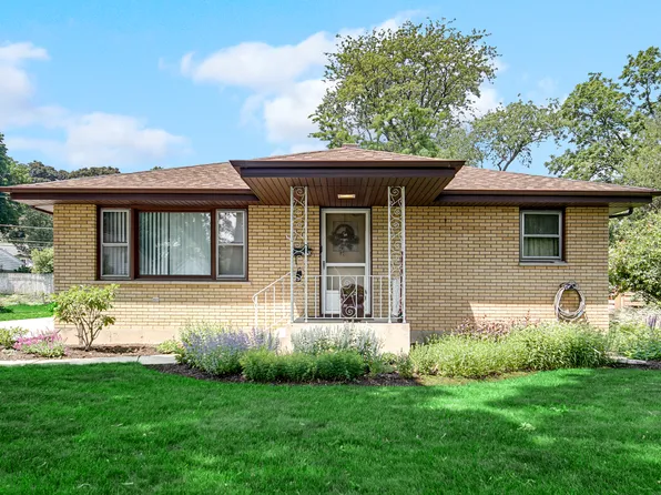 370 N Commonwealth Ave, Elgin, IL 60123