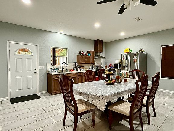 3rd image of 914 C Rowe Rd