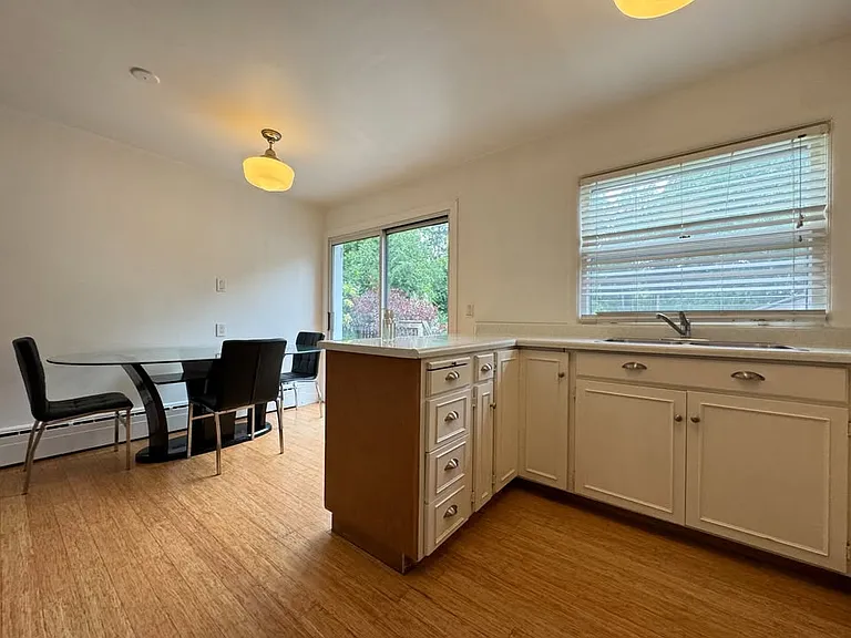 73 Eugenia St #UPPER LEVEL — Photo 9