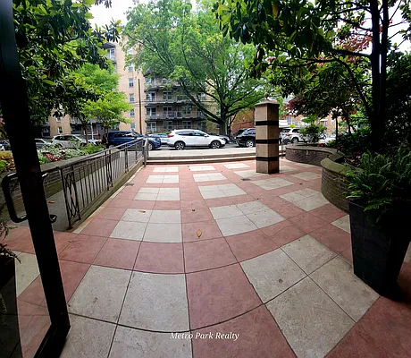 Rented by Metro Park Realty Inc | media 12