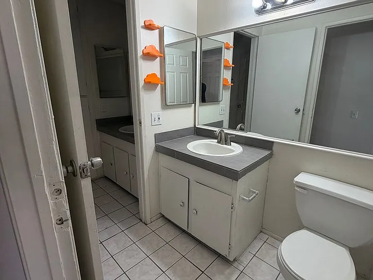 2236 E Desert Inn Rd — Photo 16