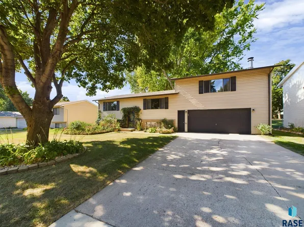 1205 State Ave, Dell Rapids, SD 57022
