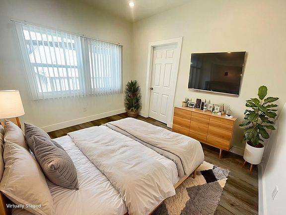 3rd image of 86 N Catalina Ave #3