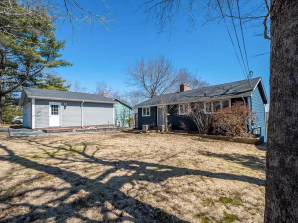 9 Campbell Dr, Bedford, NS B4A 1N7