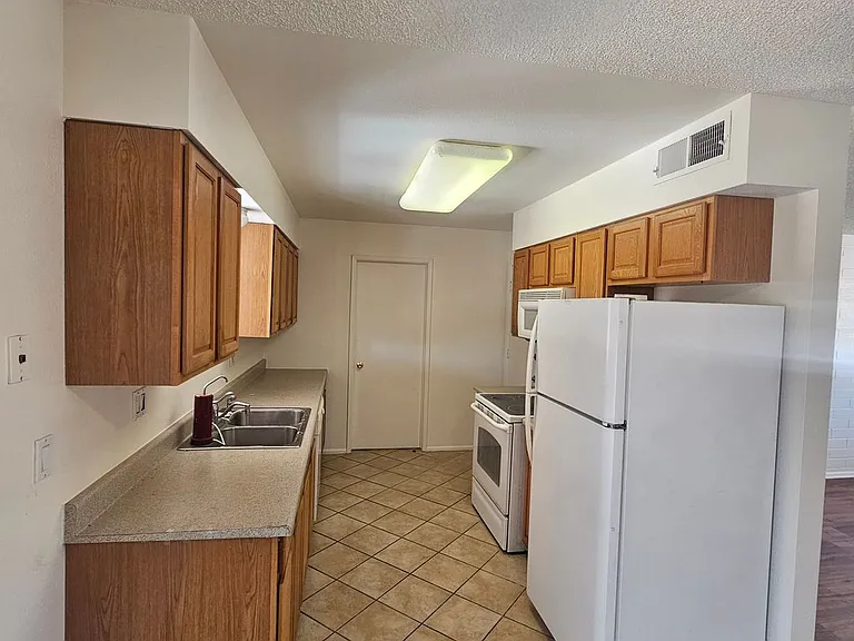 9845 N 105th Dr — Photo 5