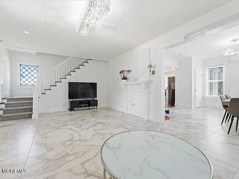 496 W Park Ave — Photo 26