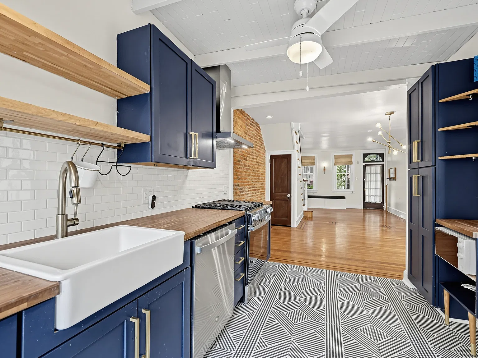 3 bed, 1154 sqft, $2,450 — Photo 1