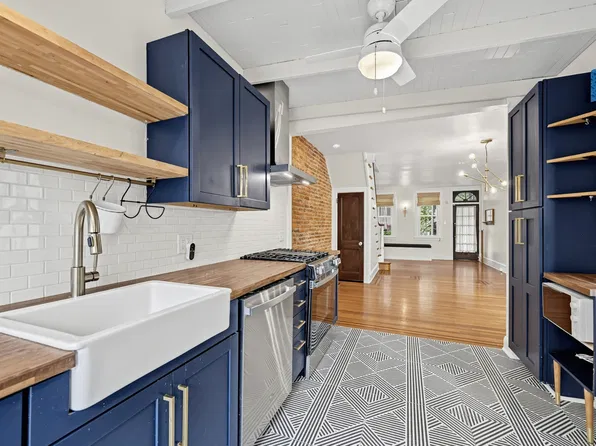 2915 Cambridge St, Philadelphia, PA 19130