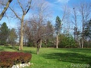 2105 S Center Rd, Burton, MI 48519