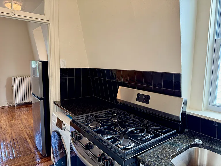 206 Nassau St #3 — Photo 10