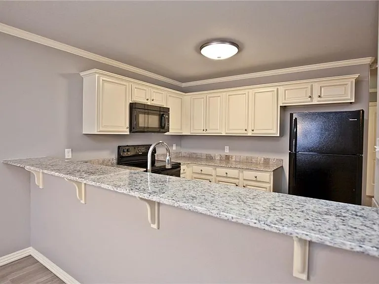 1253 N Rupple Rd — Photo 4