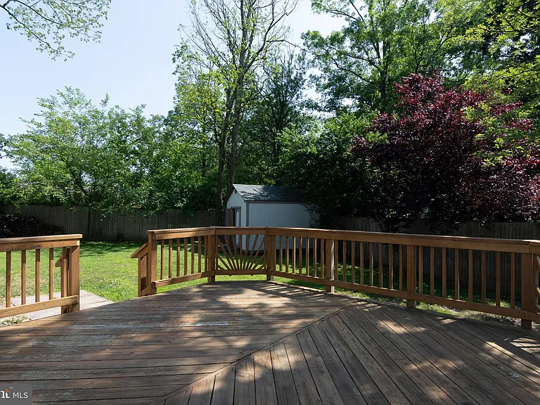 6400 Japonica St — Photo 2
