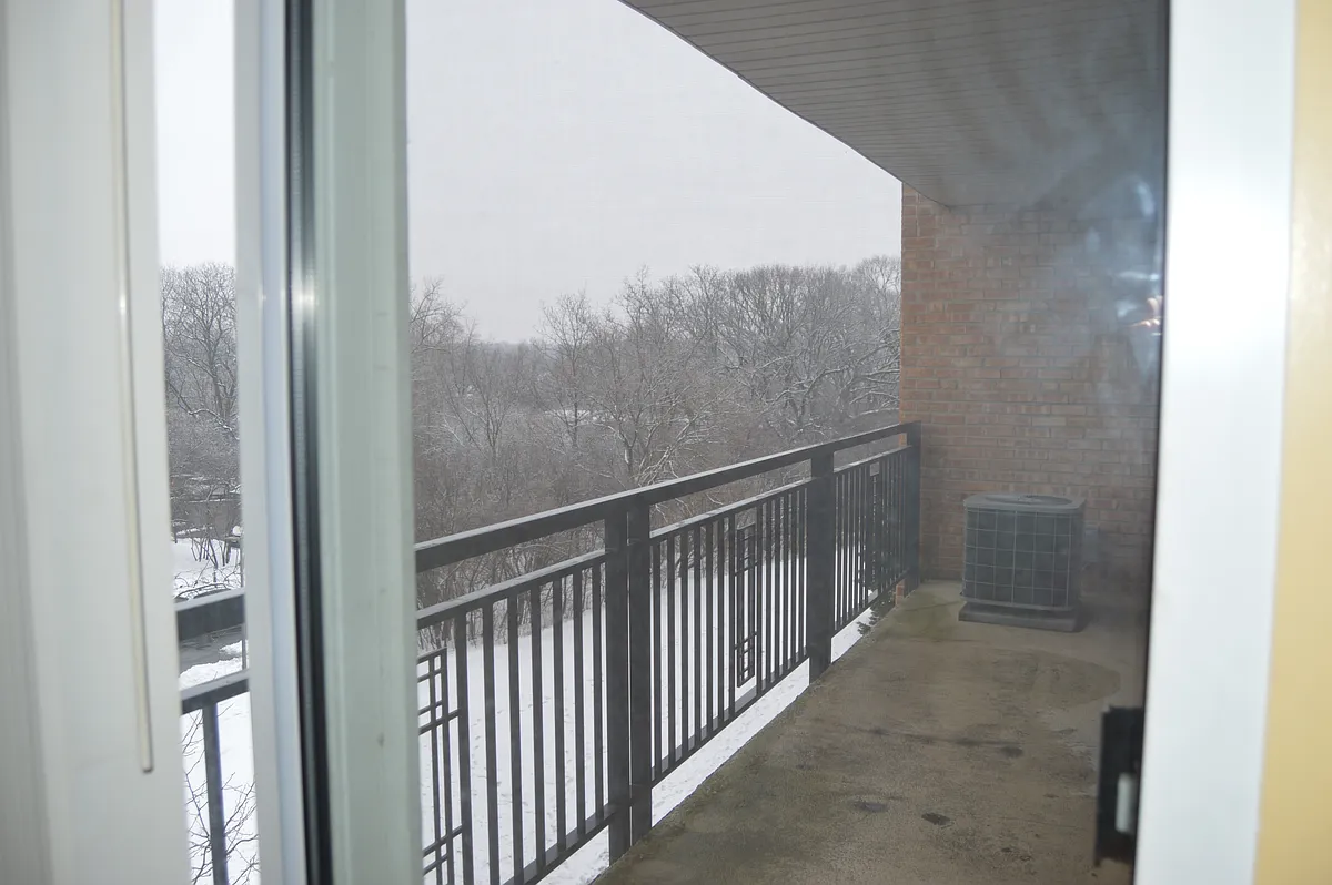 Building Photo - 6010 Oakwood Dr #4H