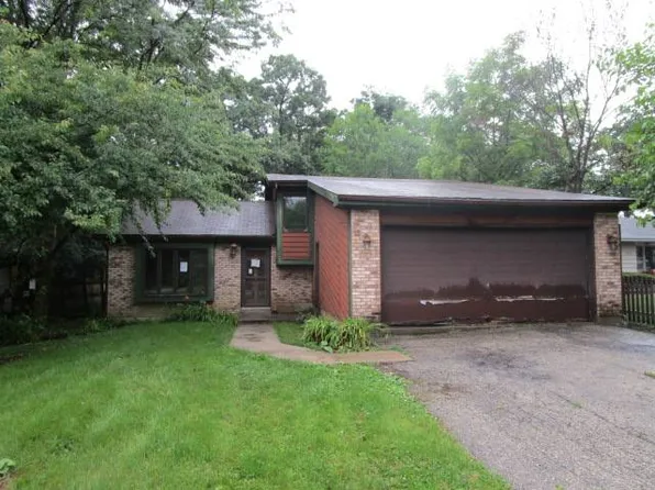 822 N Hainesville Rd, Round Lake Park, IL 60073