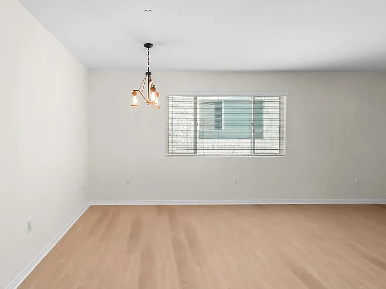 4262 Lindblade Dr #240 — Photo 5